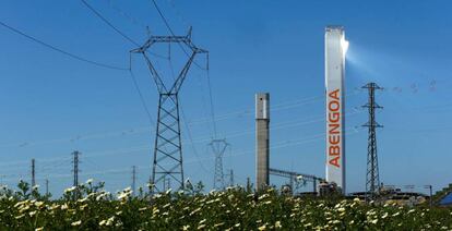 Planta solar de Abengoa en Sanlúcar la Mayor (Sevilla).