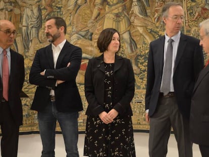  De izquierda a derecha de la imagen, Mikel Legarda, Iñigo Urrutia, Arantxa Elizondo, Alberto López Basaguren, y Jaime Ignacio del Burgo.