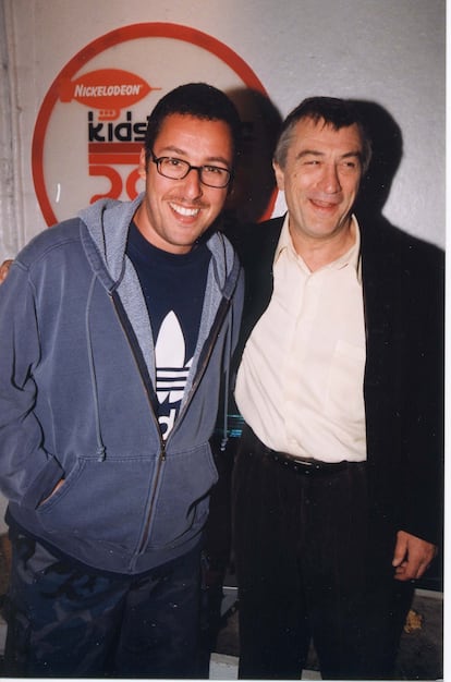 Adam Sandler y Robert De Niro en la gala de los premios Kids Choice Awards en el año 2000.