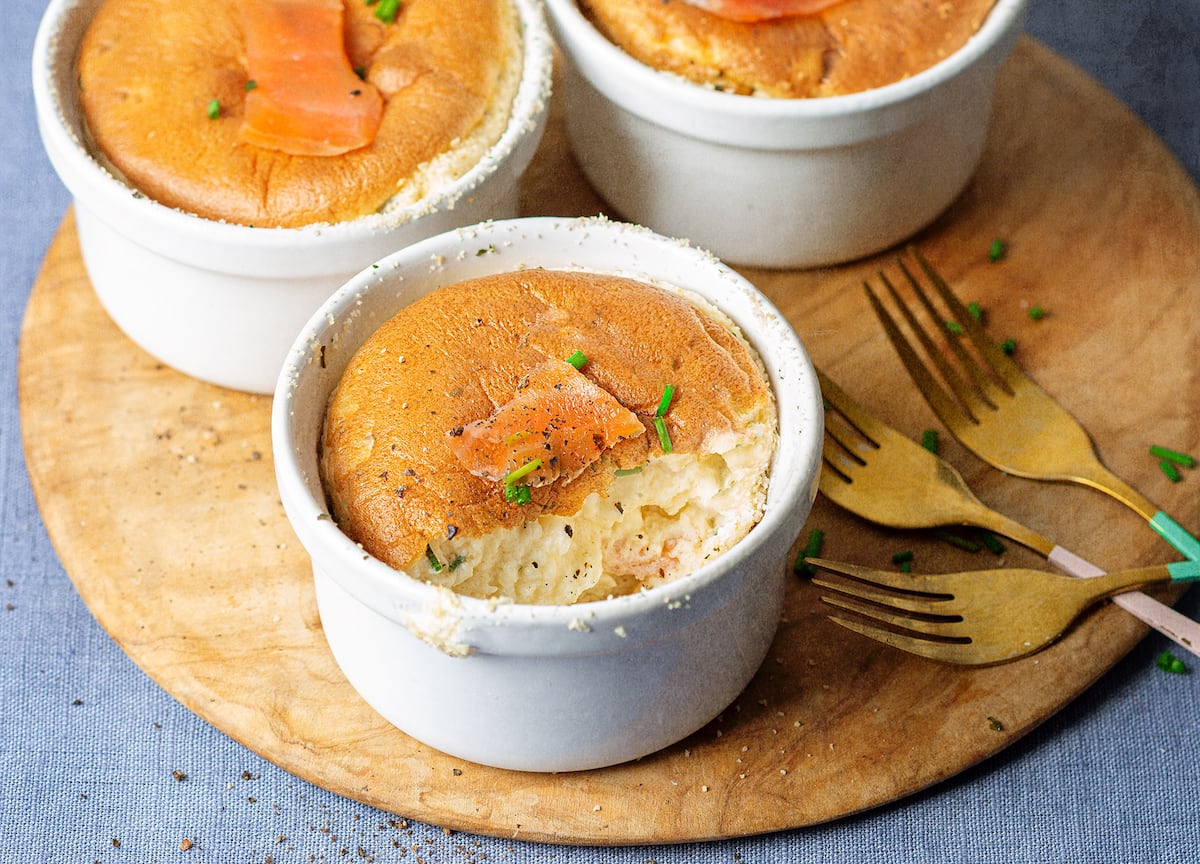 Suflés salados de salmón ahumado