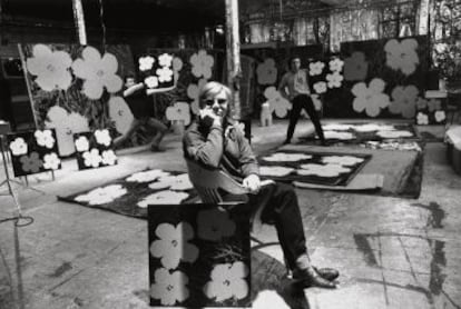 Andy Warhol, Philip Fagan y Gerard Malanga, Nueva York, 1964