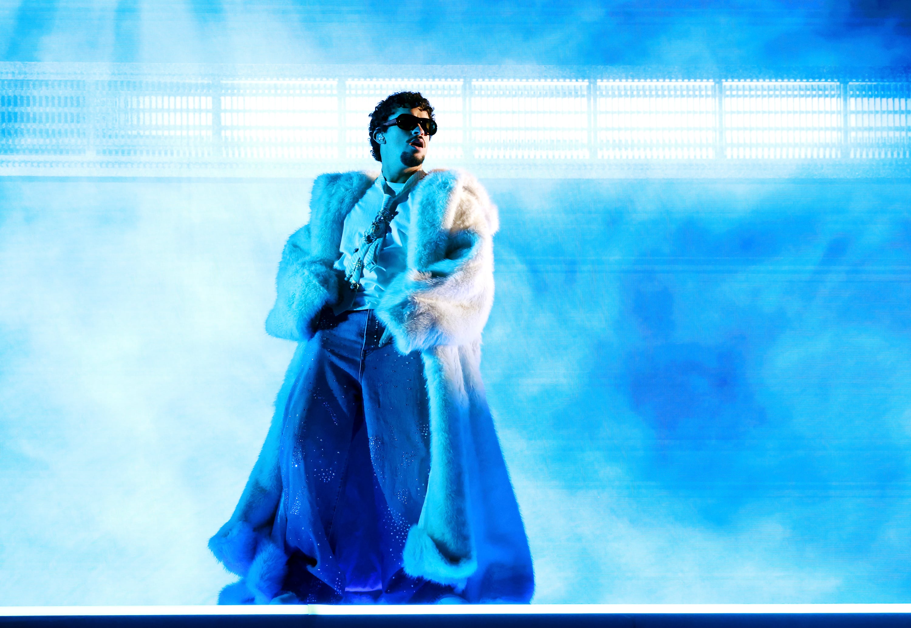 Bad Bunny y la moda: así se lleva el reguetón hasta el lujo y la diversidad sexual