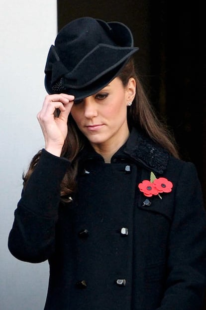 ¿En quién se inspira el estilista de la serie? Obviamente: en Kate Middleton.