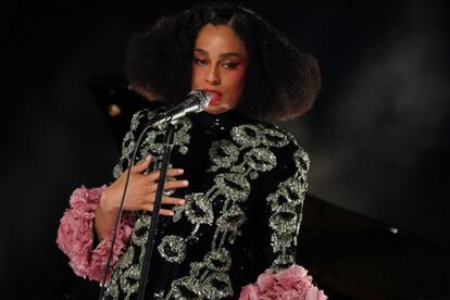 La cantante Celeste, durante su interpretación de la canción 'Hear My Voice' en la ceremonia de los premios Oscar, en Los Ángeles.