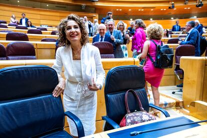 La vicepresidenta primera del Gobierno y ministra de Hacienda, María Jesús Montero, en el pleno del Senado, este miércoles.