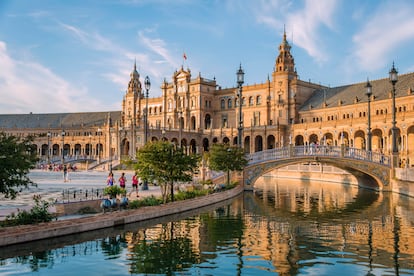 42. Sevilla: Plaza de España.