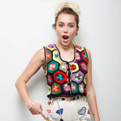 Miley Cyrus fue dada por muerta en Twitter en 2009, convirtiéndose en una de las primeras celebridades en protagonizar este fenómeno en la red social. Según el bulo, la cantante había fallecido a consecuencia de un accidente de tráfico. “¿Qué ha pasado esta semana? ¿Estoy embarazada o muerta? Necesitáis ser un poco más creativos”, escribió la cantante desmintiendo así la noticia.
