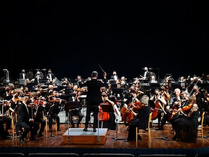 Un momento del concierto de la Orquesta Sinfónica de Galicia bajo la dirección de Dima Slobodeniouk, este jueves en Cuenca.