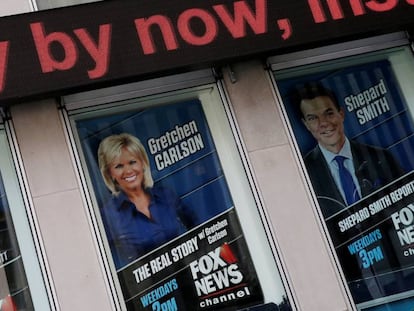 Un p&oacute;ster de Gretchen Carlson que anuncia su antig&uuml;o programa en Fox News.