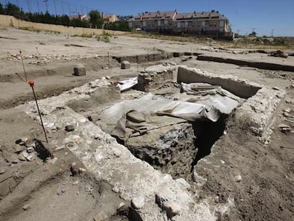 Túmulo funerario subterráneo hallado en el yacimiento arqueológico de Arroyomolinos.