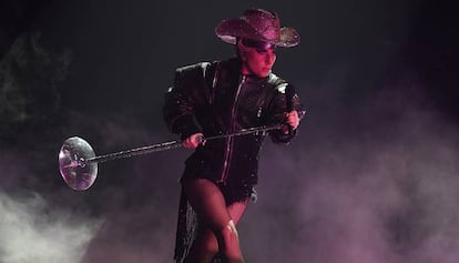 Lady Gaga durant un concert a Califòrnia, al desembre.