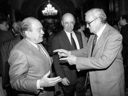 Acto de despedida de Joan Raventós como presidente del Parlament, en 1999, con Jordi Pujol y Joan Rigol.