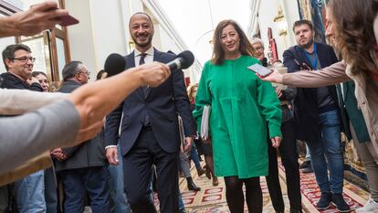 La presidenta del Congreso, Francina Armengol, y el diputado socialista y vicepresidente, Alfonso Rodríguez de Celis, este viernes antes de la Mesa.