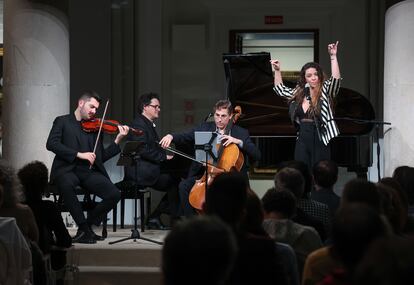 Concierto del Trío Arbós en la Fundación BBVA, en su 25 aniversario, con la cantante Sandra Carrasco.