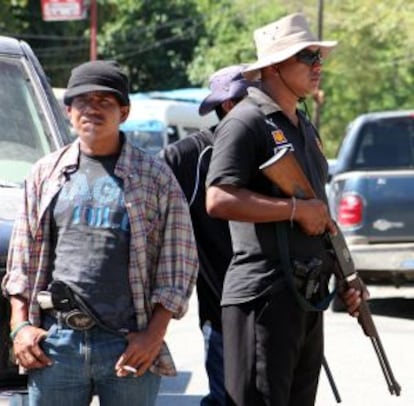 Hombres armados en la comunidad de Tierra Colorada (Guerrero, México).