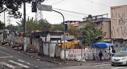 Cracolândia do bairro fica no mesmo quarteirão do Ricoy.