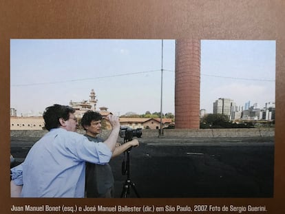 Juan Manuel Bonet e Jose Manuel Ballester fotografando São Paulo.