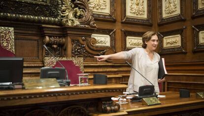 Ada Colau, al saló de plens.
