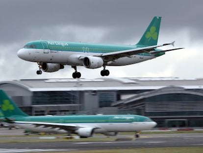 Dos aviones de Aer Lingus en el aeropuerto de Dublín
