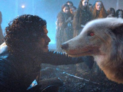 Kit Harington como Jon Snow, con el lobo 'Ghost'.