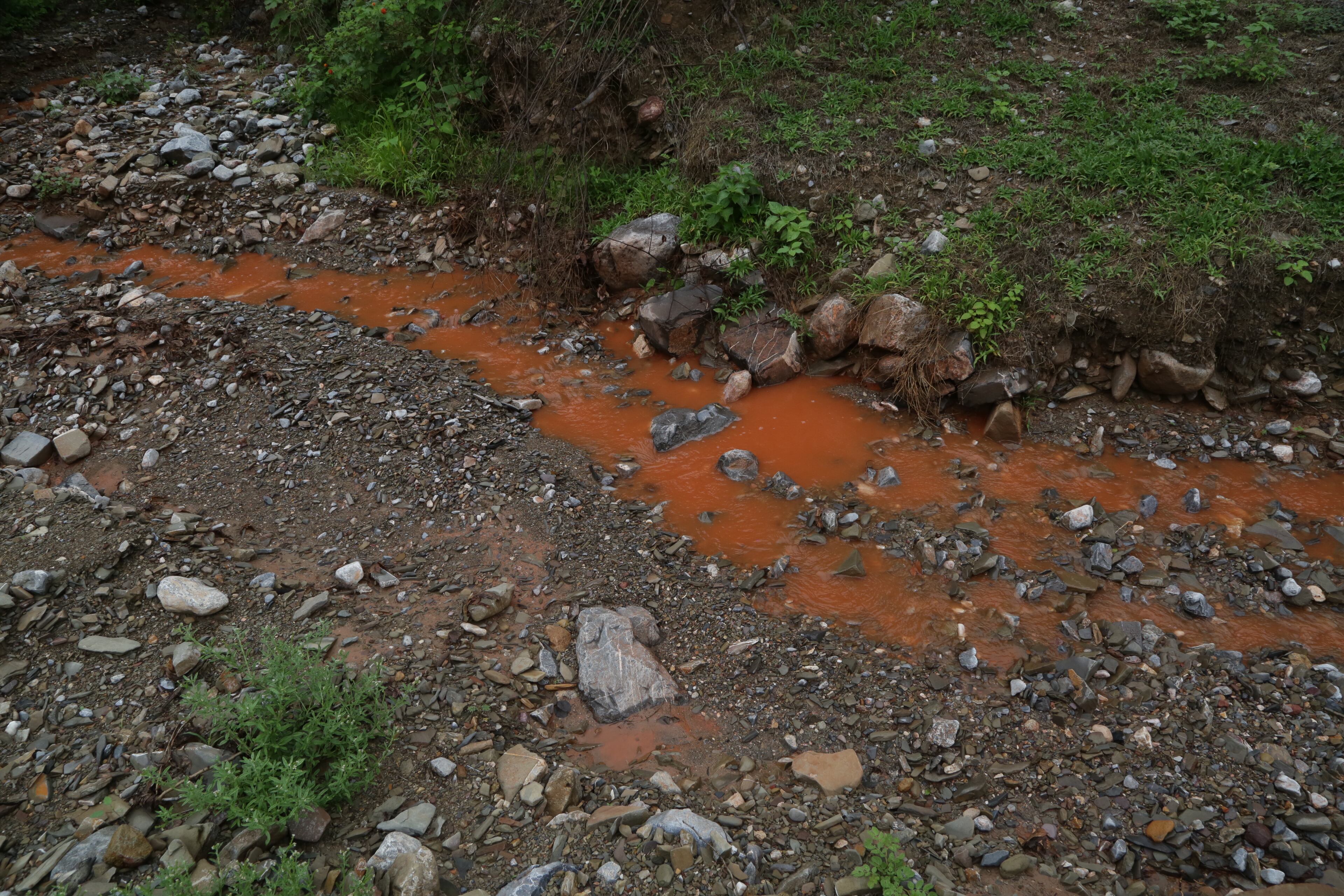 Contaminación de agua en  el cerro de Guadalupe. 