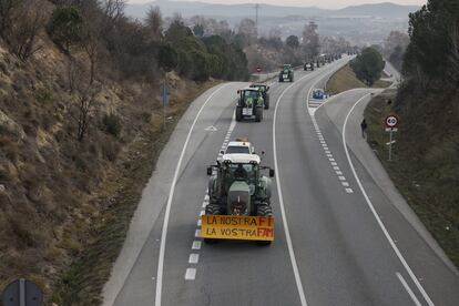 Una de las protesta de los agricultores catalanes en el Vallés Oriental (Barcelona), este martes.