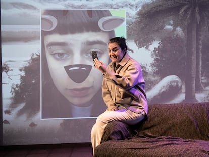 Una escena de la función 'adulta' de la obra 'Blank' en el Centre de les Arts Lliures (Barcelona).