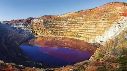 Corta Atalaya (1.200 metros de largo y 350 de profundidad), en las minas de Riotinto.