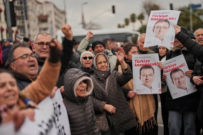 Protesta por la detención de Ekrem Imamoglu, este miércoles en Estambul.