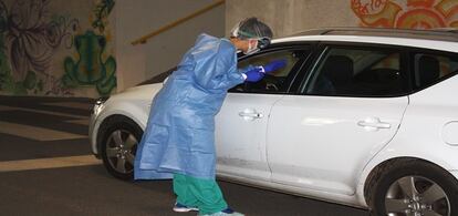 Puestos de 'CoroAuto' en Cantabria para pruebas PCR desde el coche.