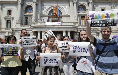 Acto reivindicativo contra los asesinatos machistas en Valencia.