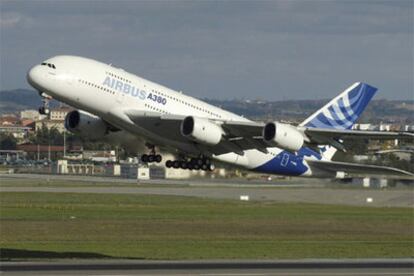 El Airbus A380 MSN-2 en su despeqgue del aeropuerto Toulouse-Blagnac