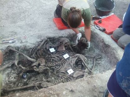 Entre los cinco cuerpos, podría haber un menor de edad, según las características de uno de los esqueletos.