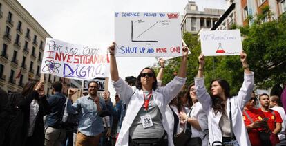 Varios manifestantes durante la Marcha porla Ciencia, en abril de 2017. 