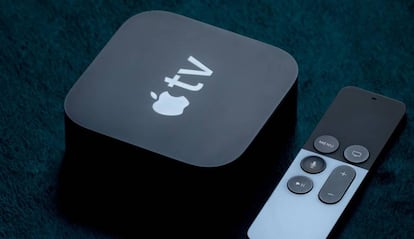 Apple TV en una mesa