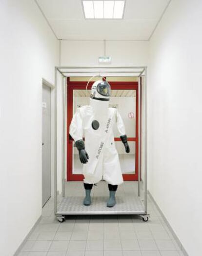 Obra del artista portugués Edgar Martins que pertenece a una serie de imágenes tomadas en instalaciones de Agencia Espacial Europea.
