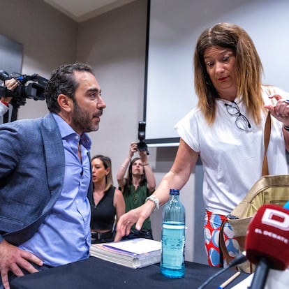 DVD 1269 (04/06/25) Rueda de prensa de Leire Díez en el hotel Novotel de Madrid. Víctor de Aldama aparece al final de la intervención.
 © Claudio Álvarez