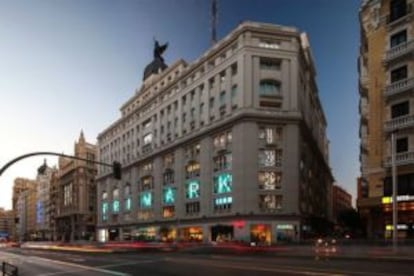 El local de 15.000 metros cuadrados en el numero 32 de la calle Gran Vía de la cadena Primark ha protagonizado las aperturas este 2015.