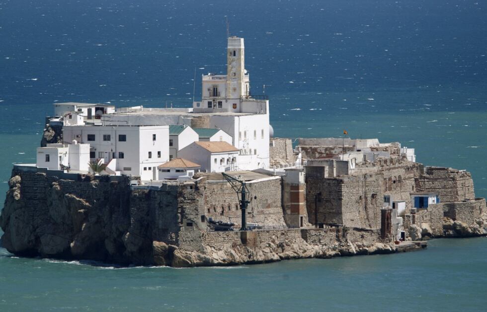 El peñón de Alhucemas, visto desde la costa marroquí.