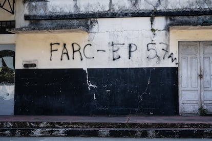 Marca de las ¨FARC¨ en una de las casas en Saravena.