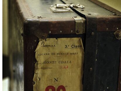 3ª CLASE. ADUANA DE BUENOS AIRES. Maleta del general republicano Vicente Rojo en la que trasladó sus papeles durante su largo exilio con el afán de conservar la memoria de la Guerra Civil.