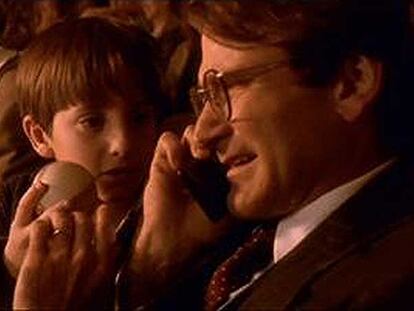 En <i>Hook,</i> Robin Williams interpreta a un abogado cuya profesión le mantiene desconectado de la vida.