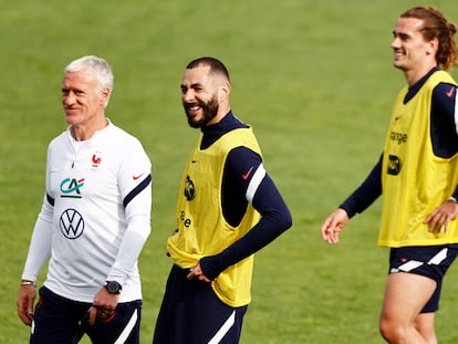 Deschamps, Benzema y Griezmann en Clairefontaine.