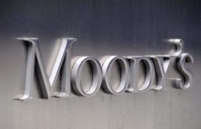 Logo corporativo de Moody's, en la sede de la agencia, en Nueva York.