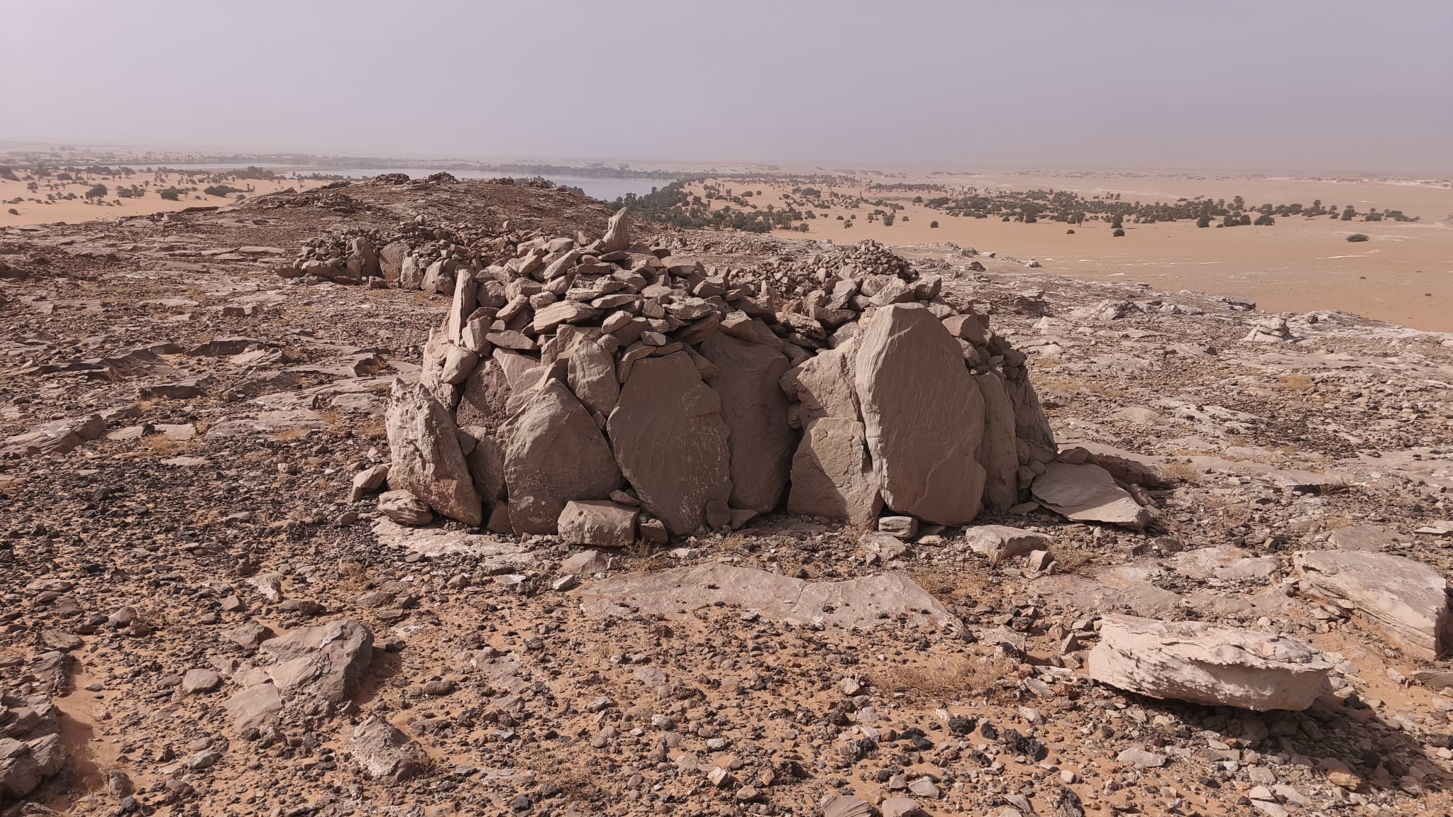 Uno de los megalitos en el área de Ounianga.