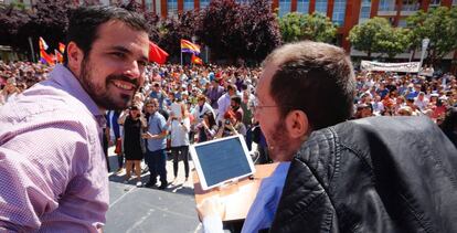 Alberto Garz&oacute;n y Pablo Echenique, este martes, en Ciudad Real.