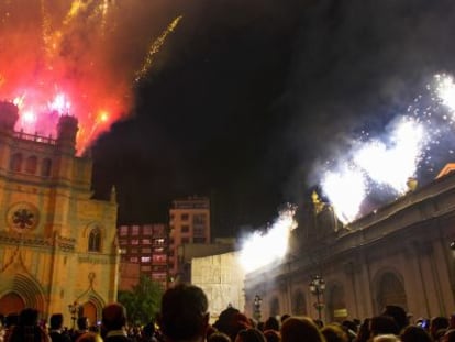 Espect&aacute;culo de fuegos artificiales en el cierre de las fiestas de la Magdalena.