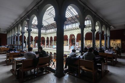 Estudiantes en la Escuela de Minas de la Universidad Politécnica de Madrid.