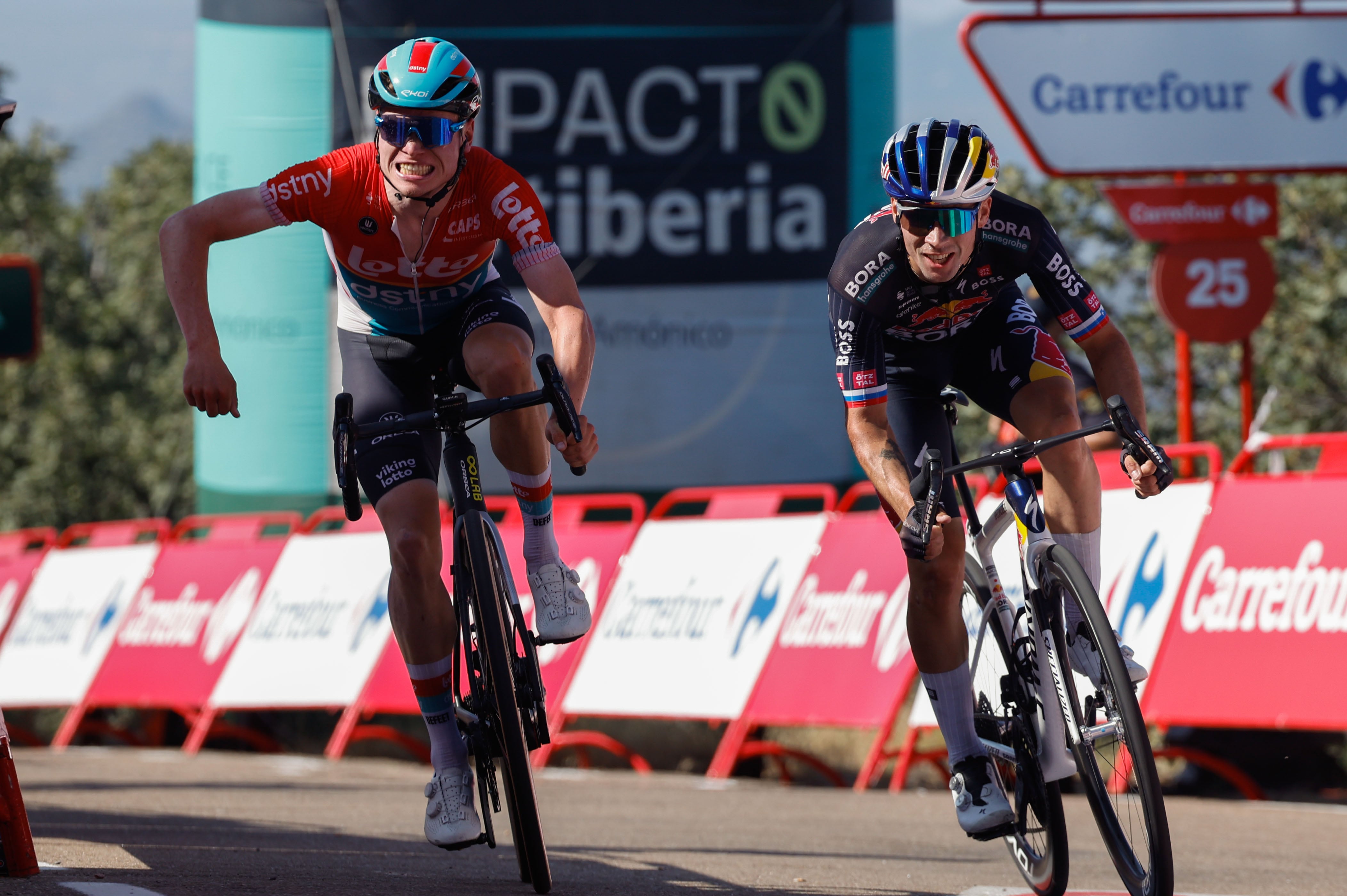 Roglic se lleva el día del algodón en la Vuelta a España 