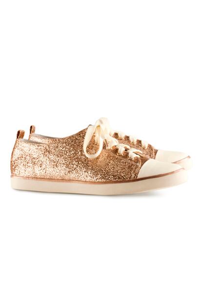 Zapatillas glitter, de H&M (29,95 euros).